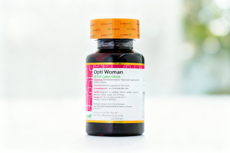 قرص اپتی وومن گلدن لایف روی سطح سفید برای تقویت بانوان